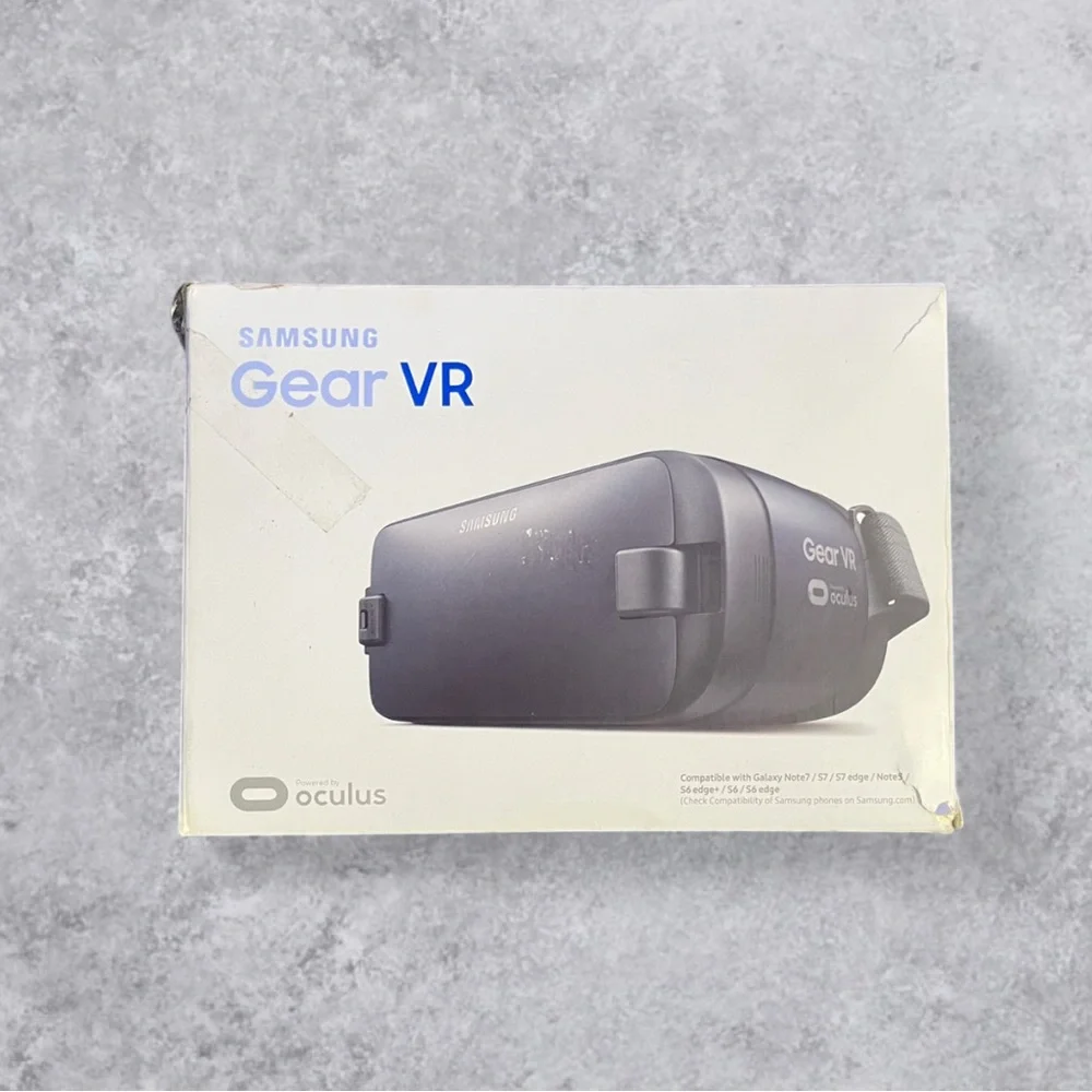 Samsung Gear VR Oculus Headset SM-R323 w/ Box Adapter Included